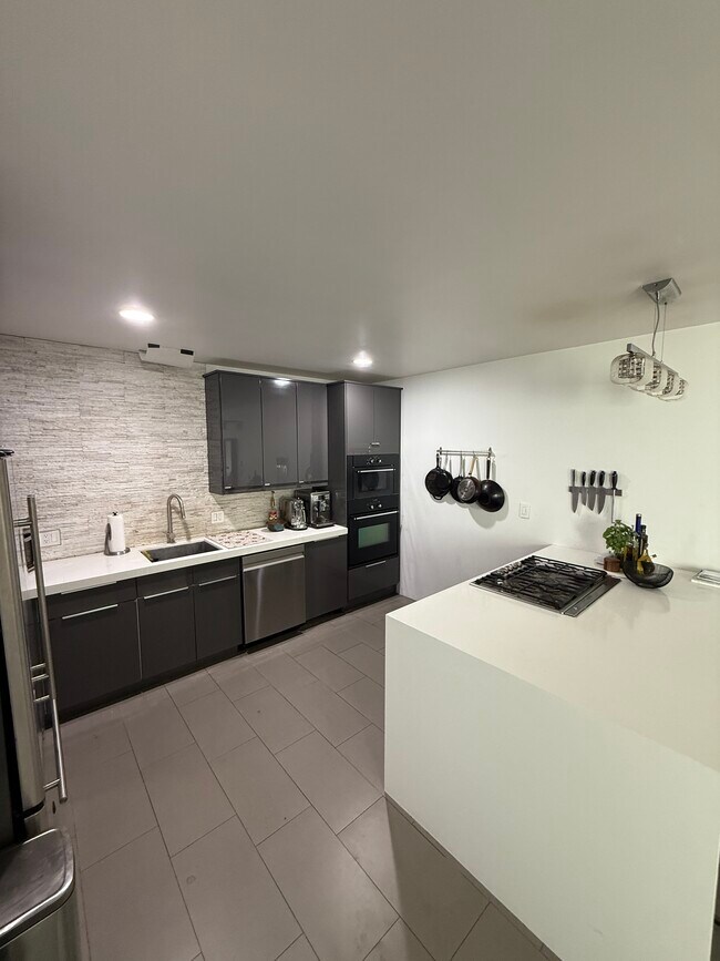 Foto del edificio - 4919 Klump Ave