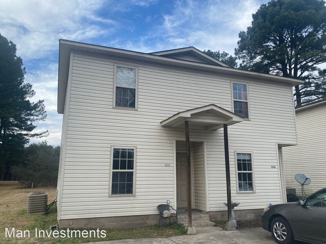 Primary Photo - 2 br, 1 bath House - 516 S. Pool St.