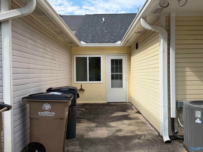 Building Photo - 313 Woodridge Dr SW