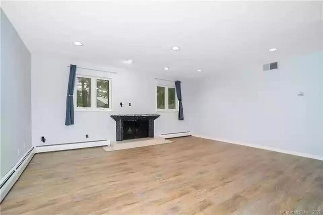 Photo - 7 Staunton Ct Townhome