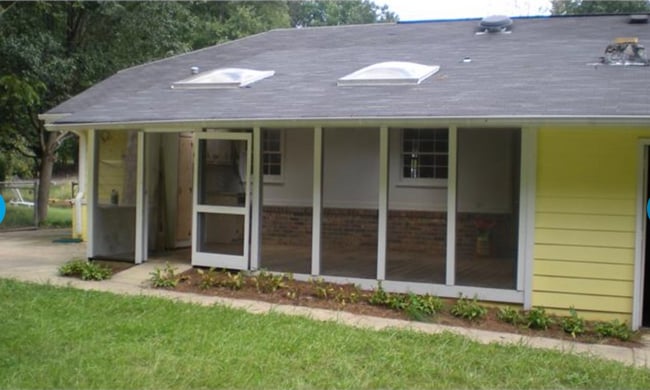 REAR VIEW - 5936 Hammond Dr