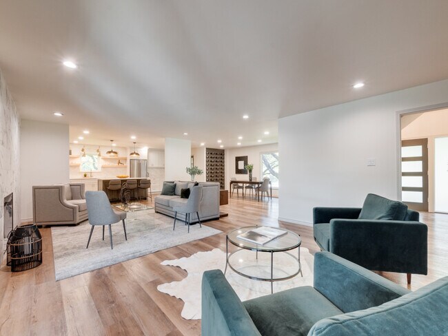 Foto del edificio - 6873 Greenwich Ln