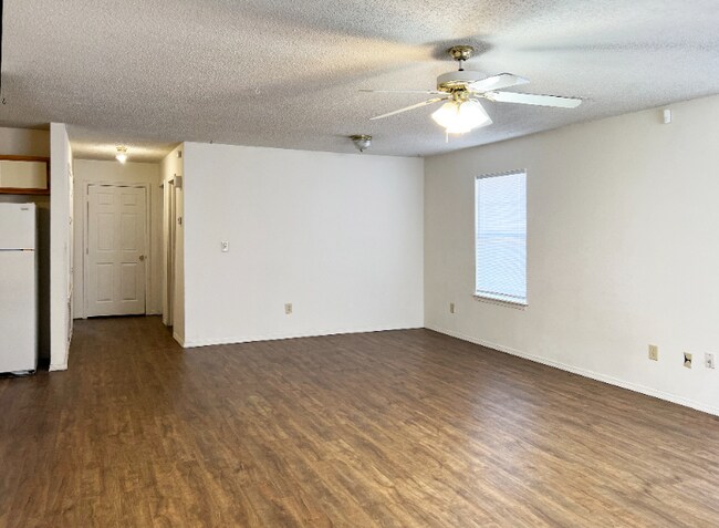 Foto del edificio - 5900 Samantha St