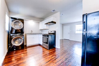 Building Photo - 5513 Cavalcade St