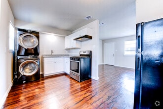 Building Photo - 5513 Cavalcade St