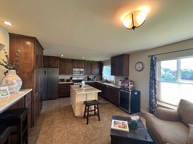 Building Photo - 2 Story Home on Corner lot, Beautiful Moun...