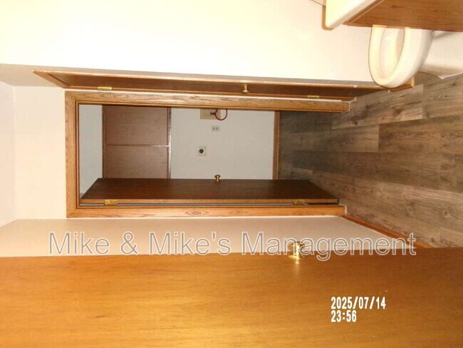 Foto del edificio - 3365 S 113th St