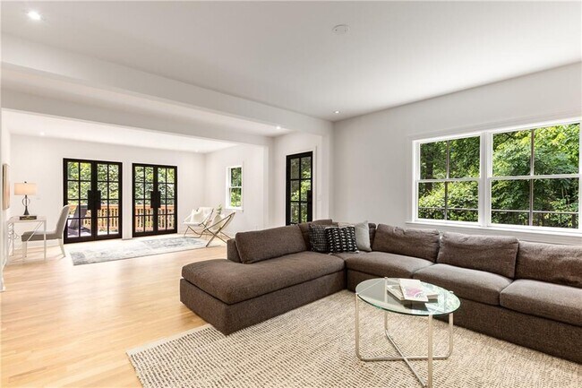 Foto del edificio - 1327 Harvard Rd NE