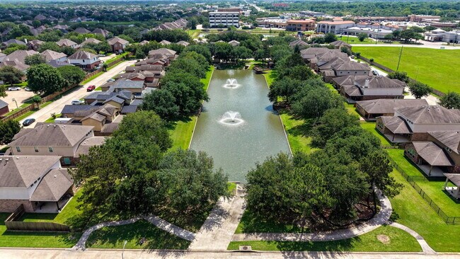 Foto del edificio - Sunshade Court, Pearland, TX 77584 - 3 BR 2.5 BA single-family home