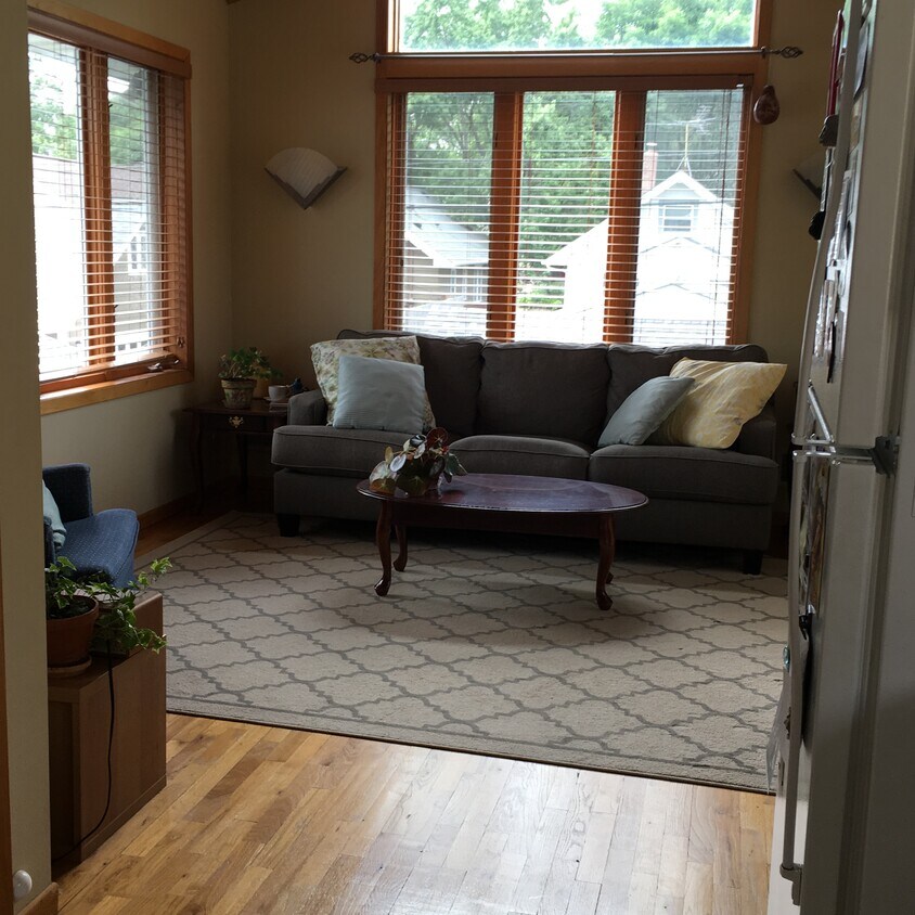 sunroom opens to kitchen - 5008 Thomas Ave S