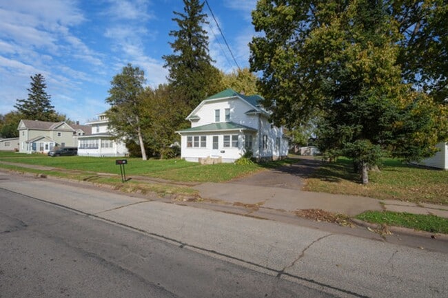 Building Photo - 568 W Main St