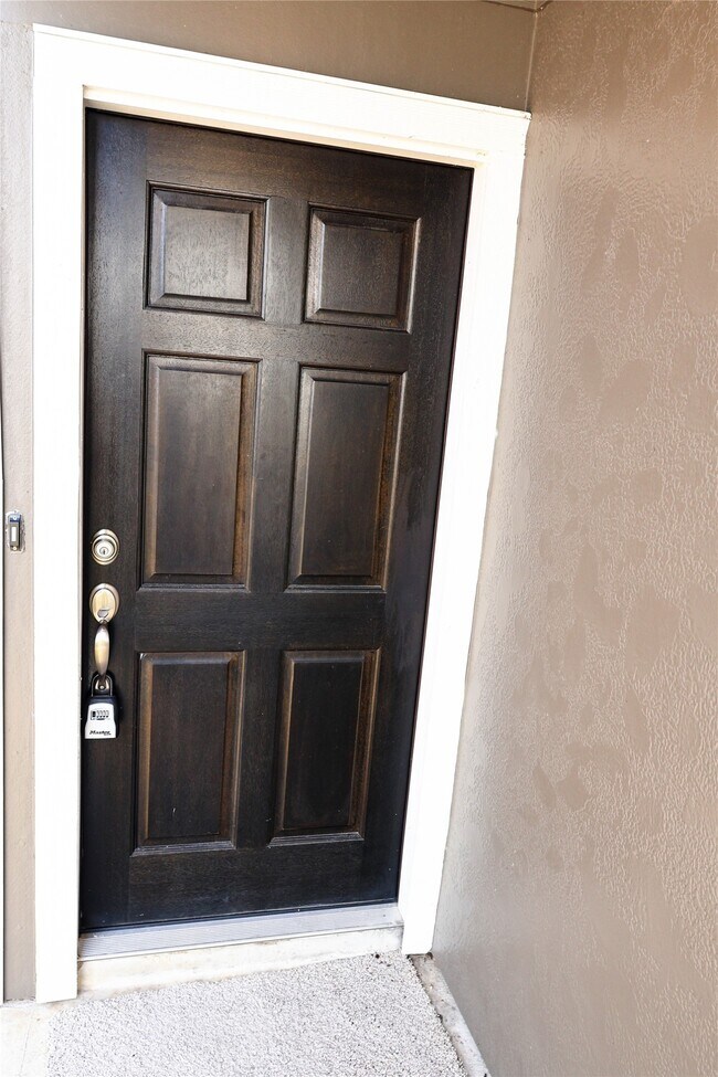 Foto del edificio - 3316 Vine Ter Trce