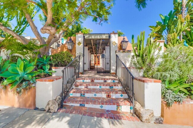 Foto del edificio - ROOM FOR RENT in beautiful Point Loma cust...