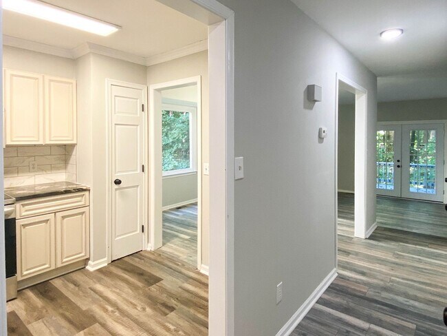 Foto del edificio - 5645 Thea Ln