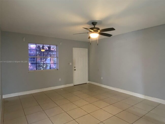 Foto del edificio - 10841 SW 7th St
