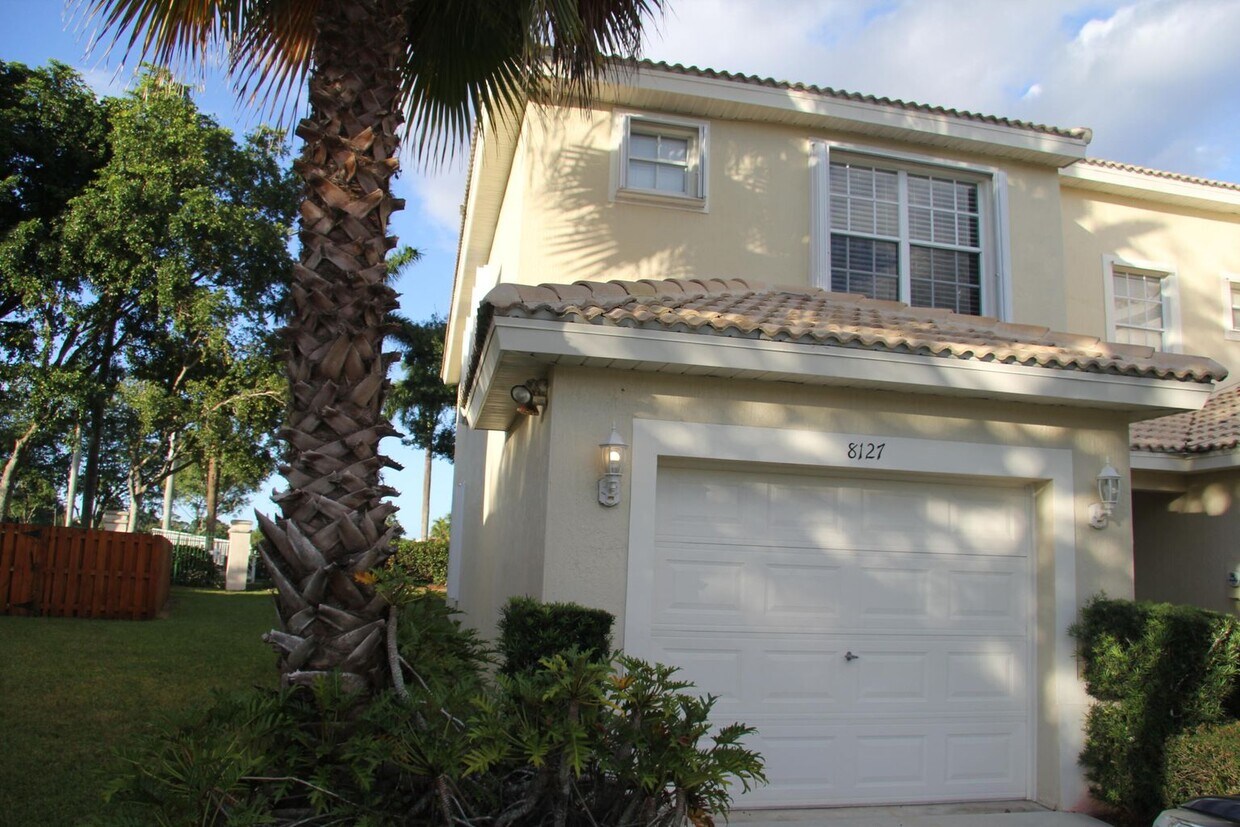 8127 Bellagio Ln, Boynton Beach, FL 33472 Townhome Rentals in Boynton
