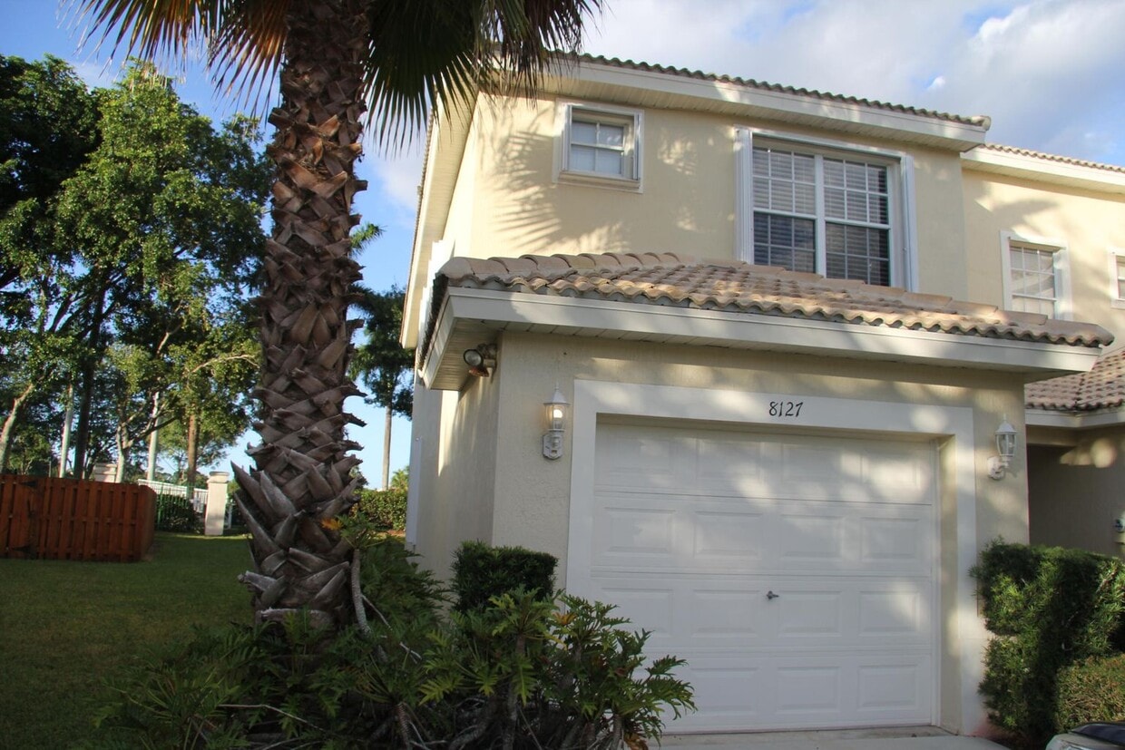 8127 Bellagio Ln, Boynton Beach, FL 33472 Townhome Rentals in Boynton Beach FL