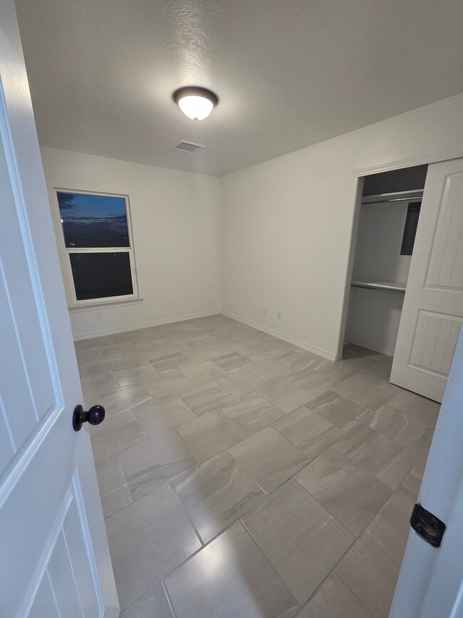 Room #1 - 13101 Lopez Rd