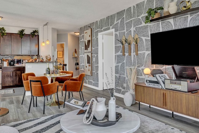 Building Photo - 230 E Ontario St