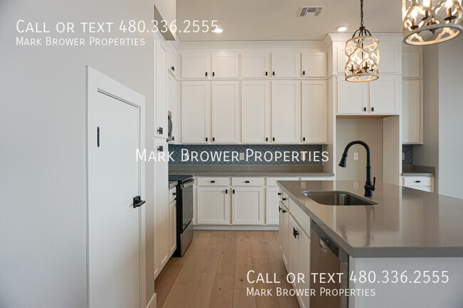 Building Photo - 1483 E Shannon St