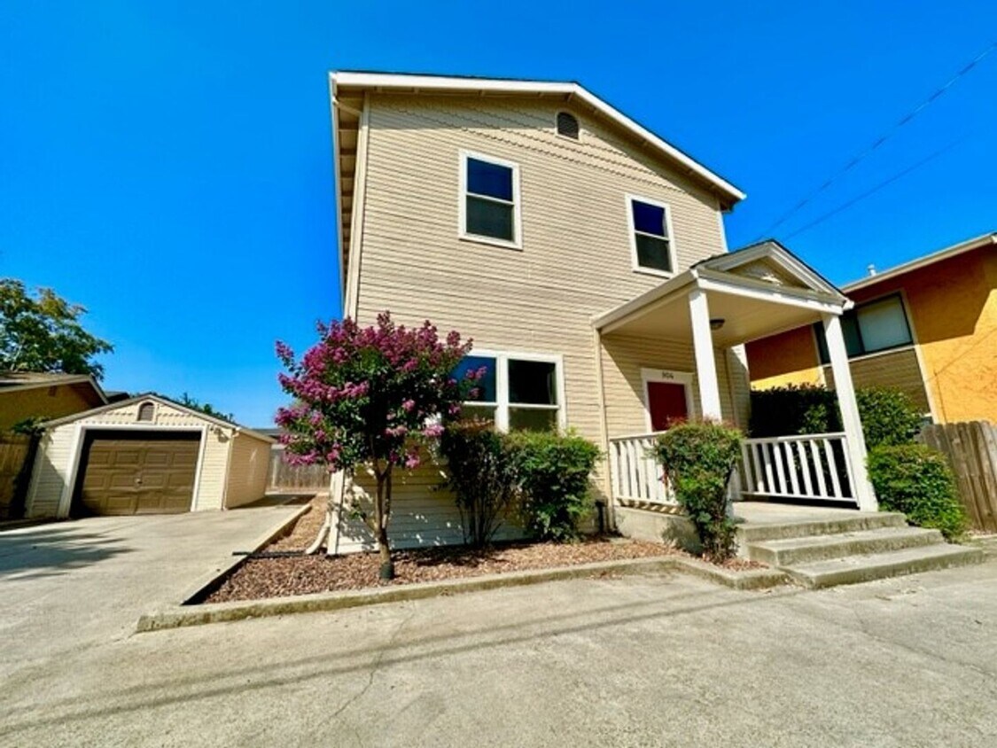 Primary Photo - **Pre-Leasing for Summer 2025** Newly upda...
