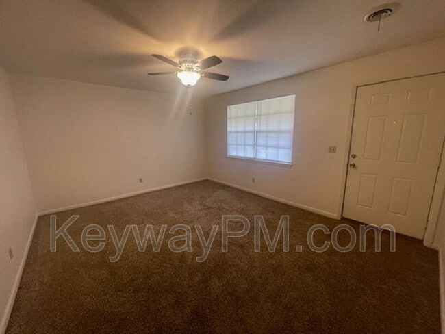 Building Photo - 413 Kingstree Rd