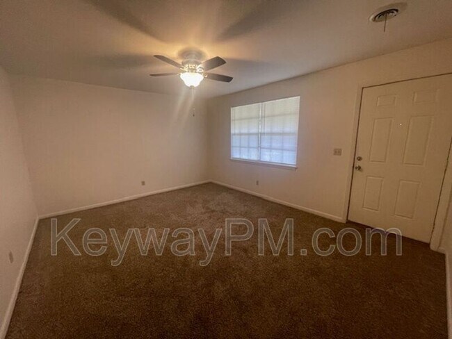 Foto del edificio - 413 Kingstree Rd