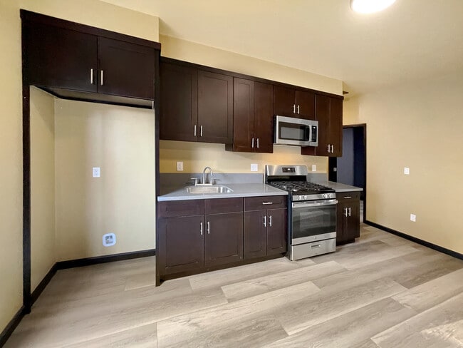 Building Photo - 13548 Glamis St