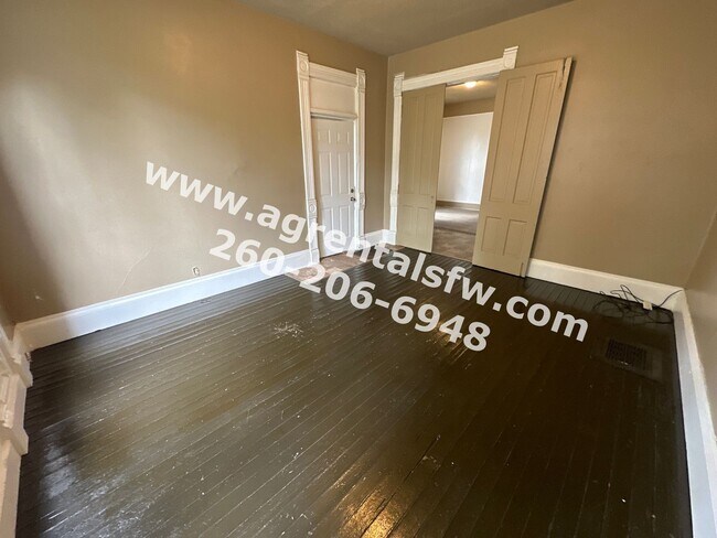 Building Photo - 2411 Fox Ave