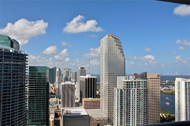 Building Photo - 475 Brickell Ave