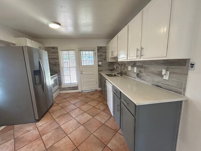 Kitchen - 3000 S Sherman St
