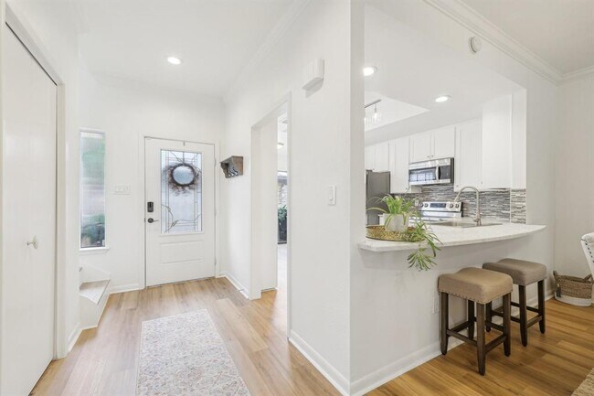 Foto del edificio - 2201 Lakeway Blvd