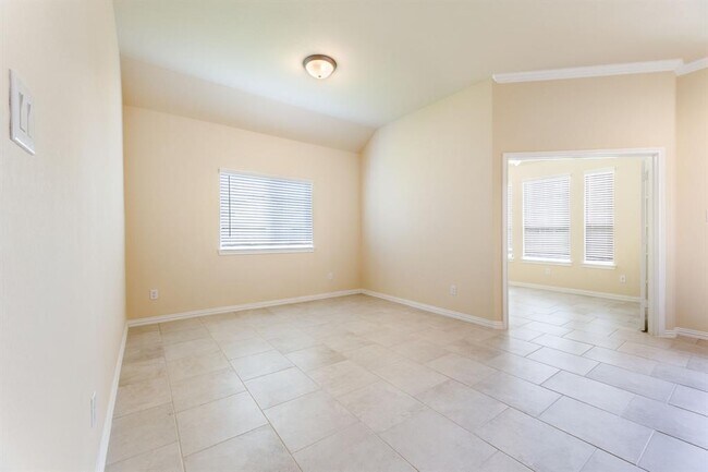Foto del edificio - 6115 Patton Ln