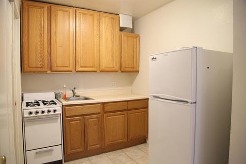 Building Photo - 317 W 104th St