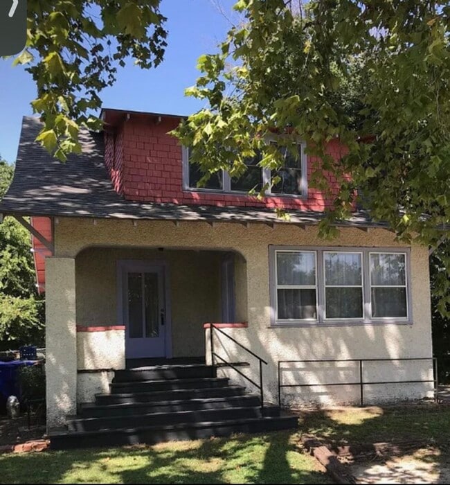 Building Photo - 321 E Duffy St