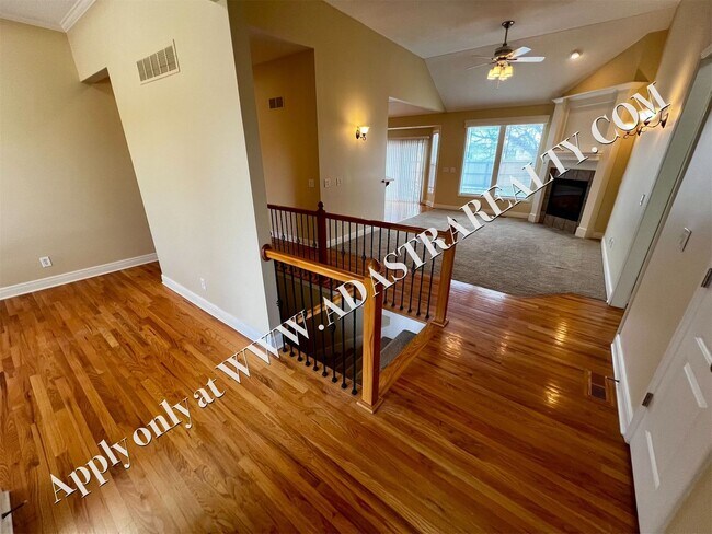 Building Photo - Beautiful 4 Bed 3 Bath Home In Olathe-Avai...
