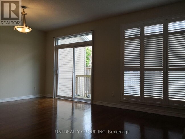 Building Photo - 363 Glenbrae Ave