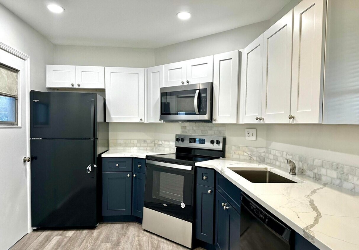 Foto principal - 6 Greenway Village N