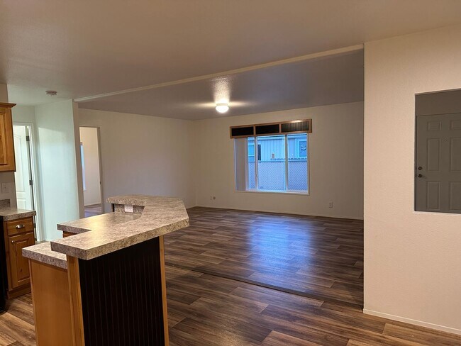 Foto del edificio - Newer 3 bedroom 2 bathroom house in Thurston!