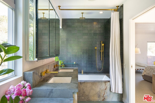 Building Photo - 2345 Kenilworth Ave