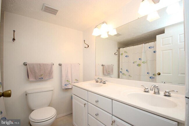 Foto del edificio - 8419 Woodford Ct