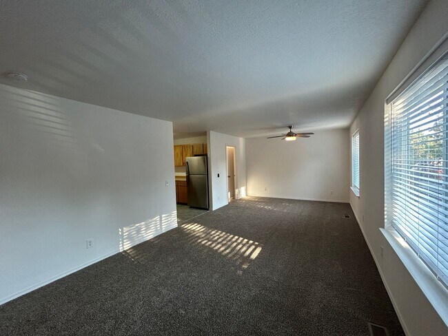 Foto del edificio - 1073 NE Hidden Valley Dr