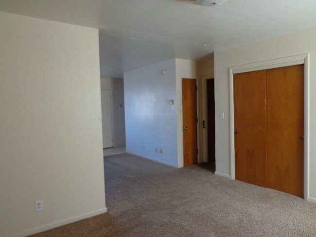 Foto del edificio - 713 Cedar Dr