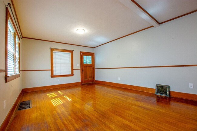 Foto del edificio - 3 Bedroom / 1 Bath Home with Washer/Dryer ...