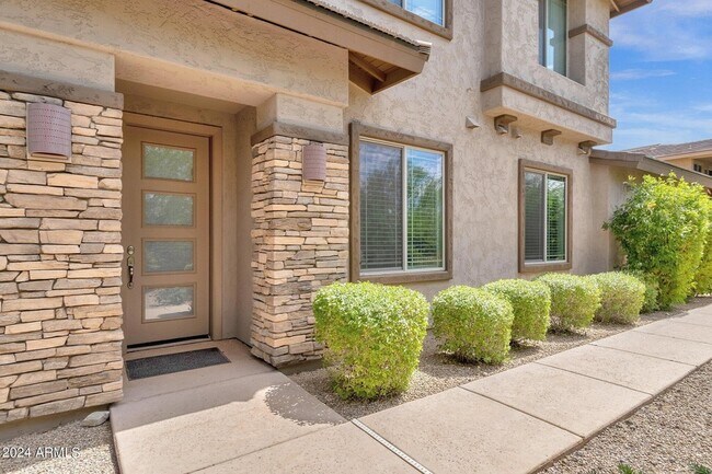 Foto del edificio - 10260 E White Feather Ln