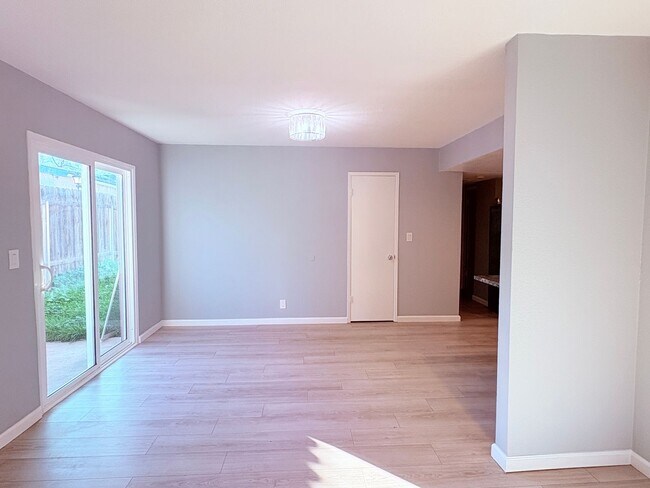 Building Photo - 2874-4219/4221 Casa Blanca