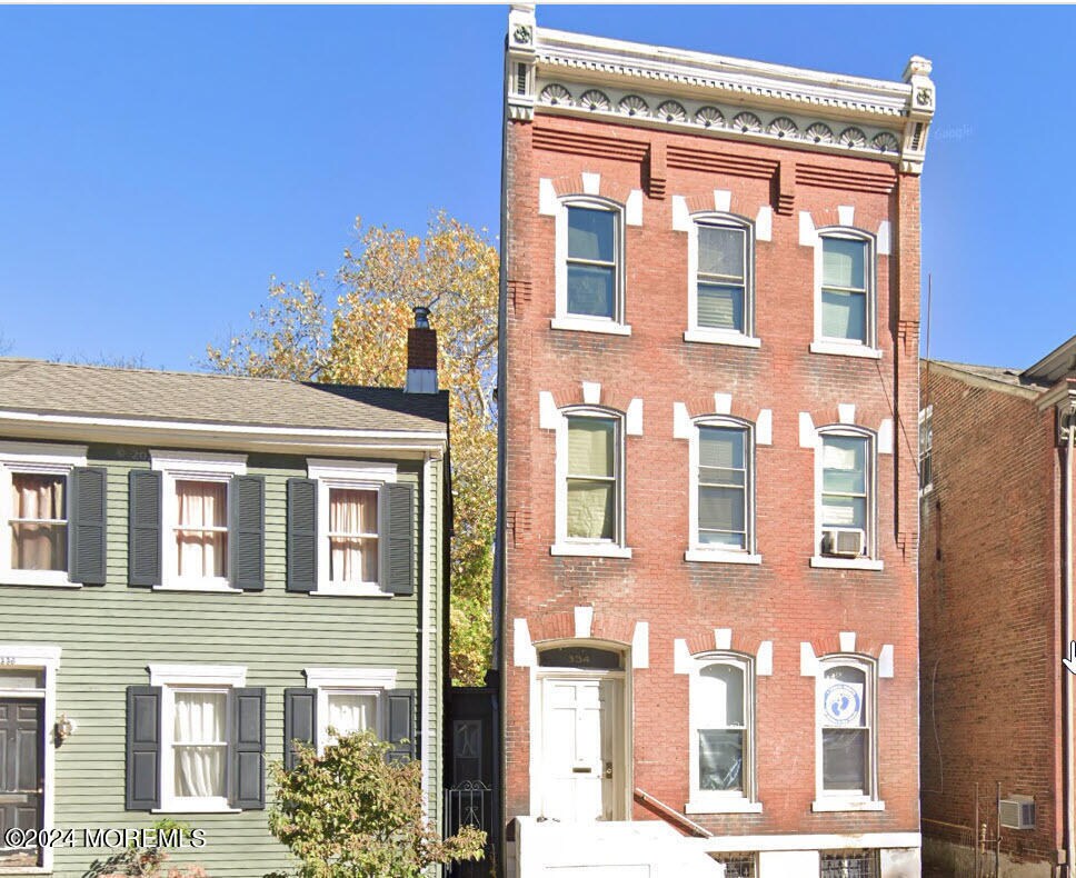 Primary Photo - 334 W State St