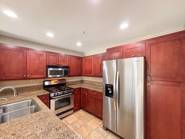 Foto del edificio - SD: Bright 2BD/2.5BA Townhome in Point Loma with Fireplace, Private Balcony & Tandem Garage