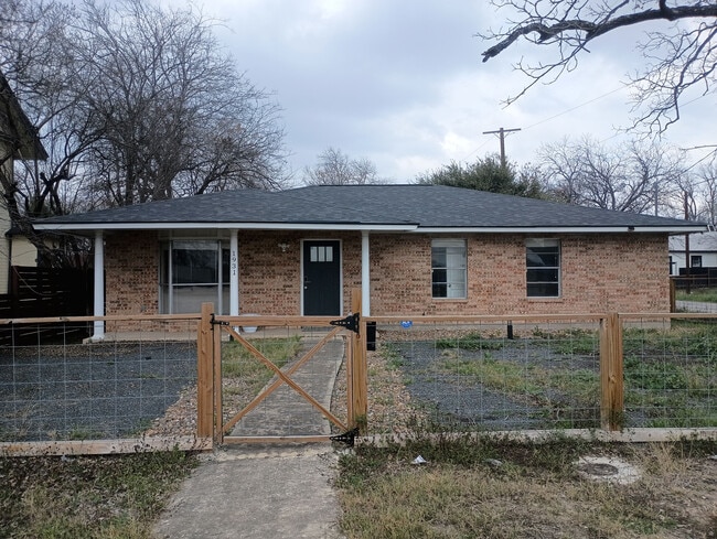 Building Photo - Room in Single Family Home on N PanAm Expy