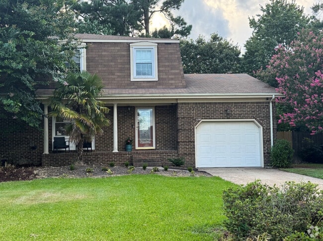 Building Photo - 723 Sir Walter Cir